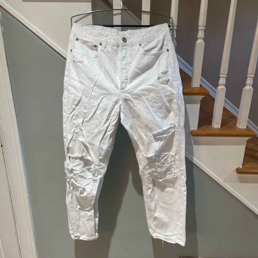 American Eagle Off-White Distressed 90’s Straight Jeans